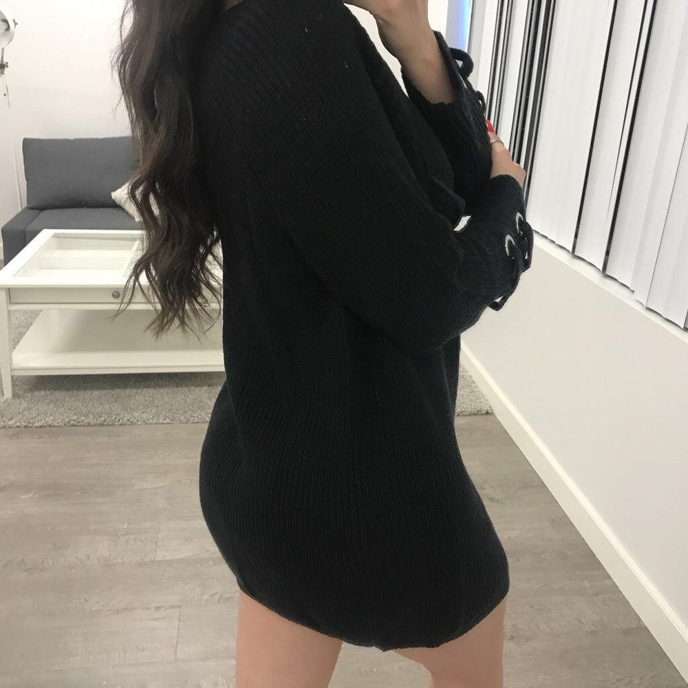 Oversized Lace-up Sweater - Picture 2 of 6